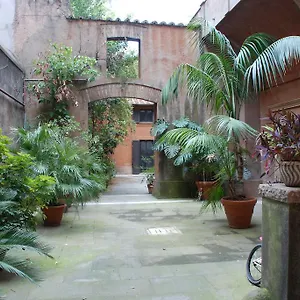 Palazzo Velli Apartment
